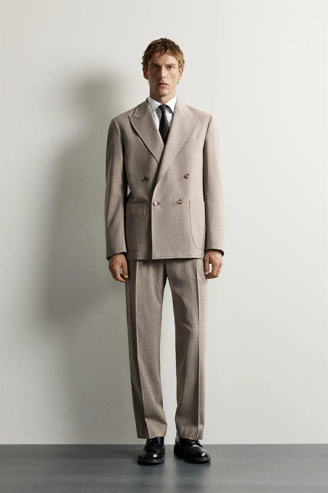 Брюки костюмные стандартного кроя в тонкую полоску, Zara