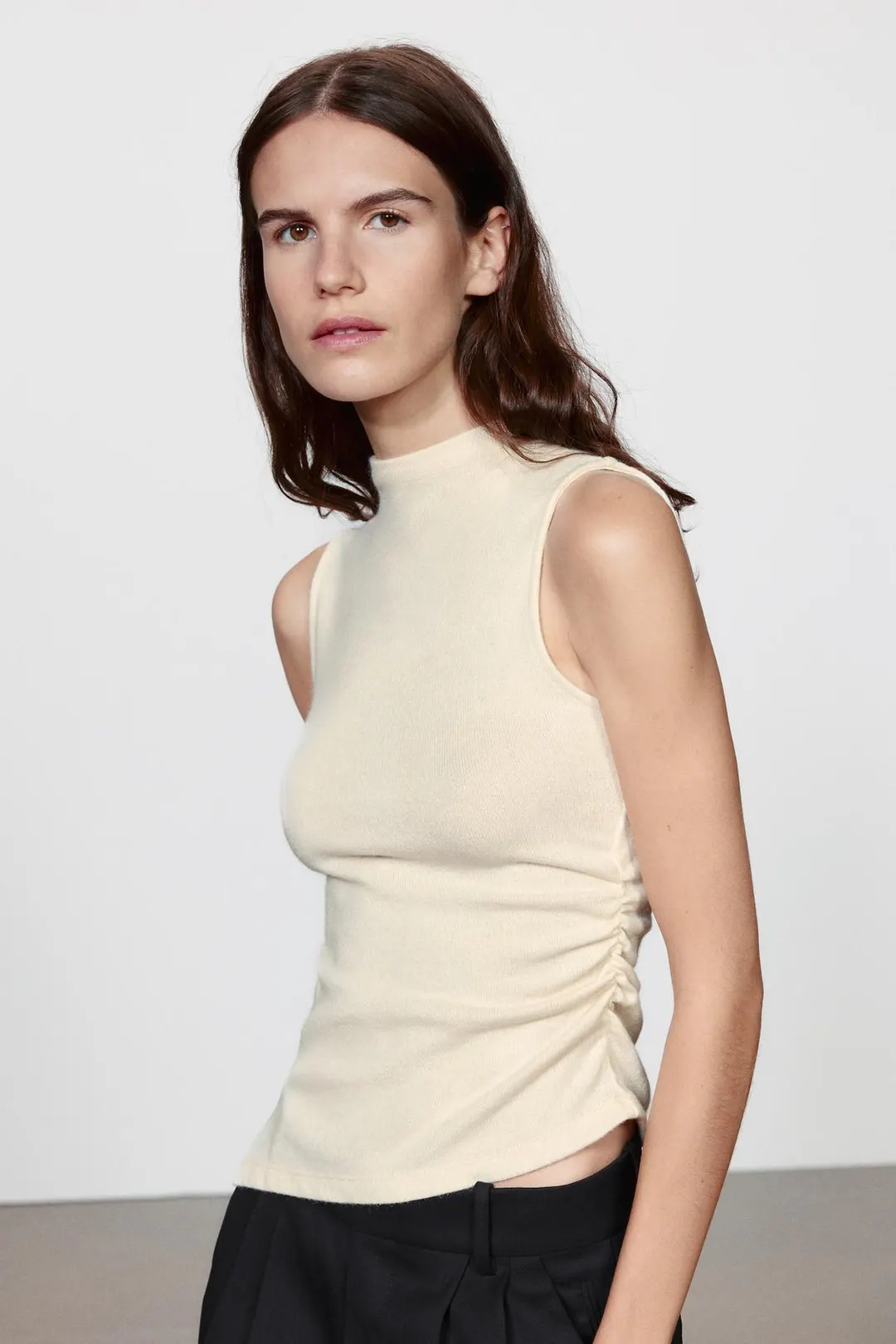Топ с высоким воротником и сборками, Zara