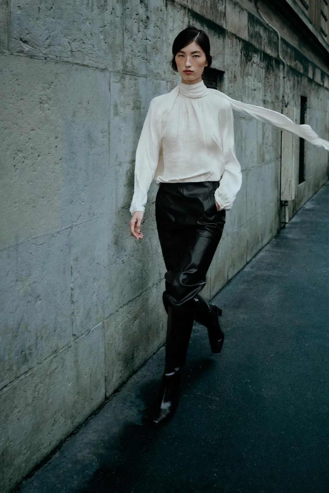 Блузка из струящейся ткани с завязками, Zara
