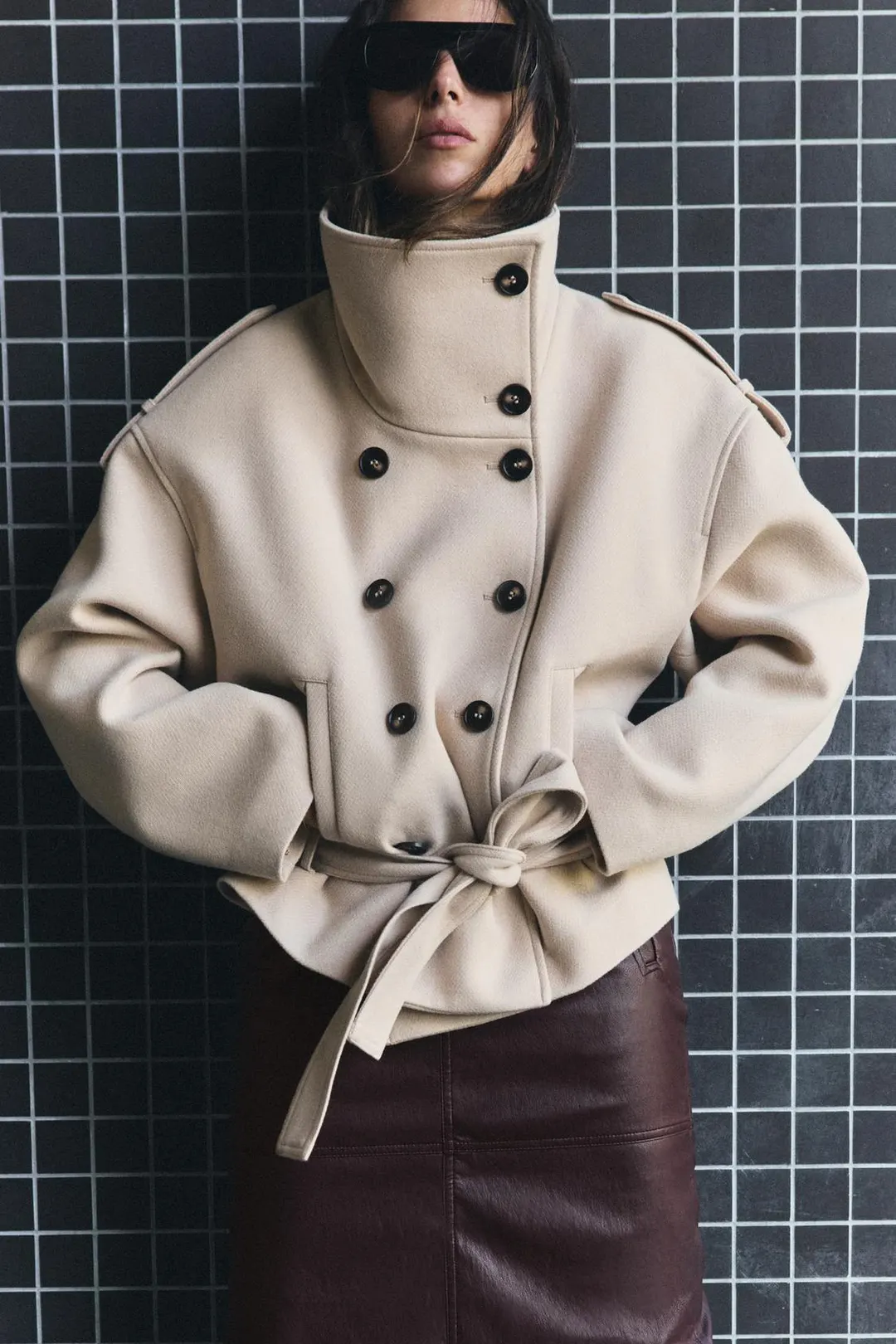Пальто короткое с высоким воротником и поясом, Zara