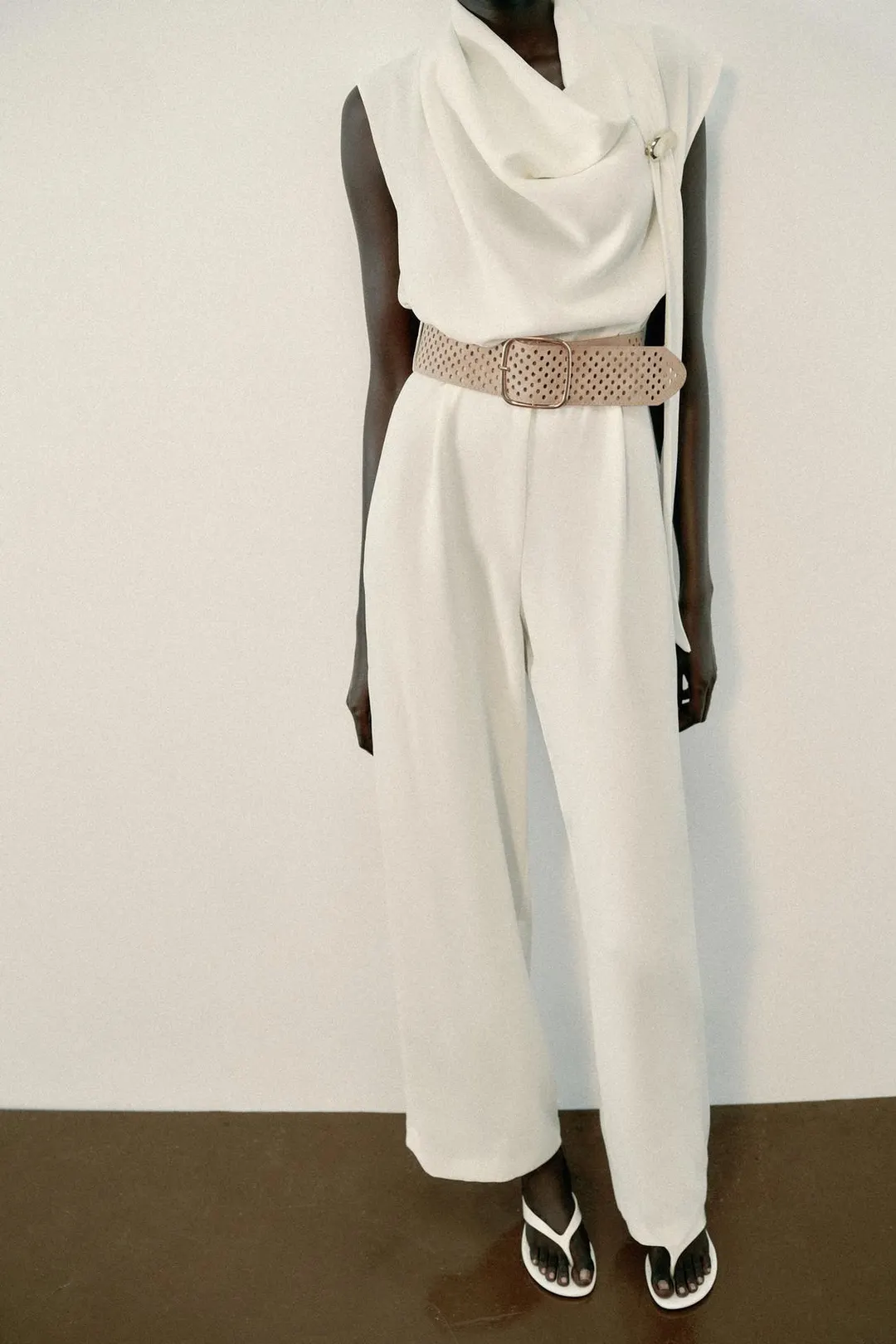 Комбинезон с золотистым ремнем, Zara