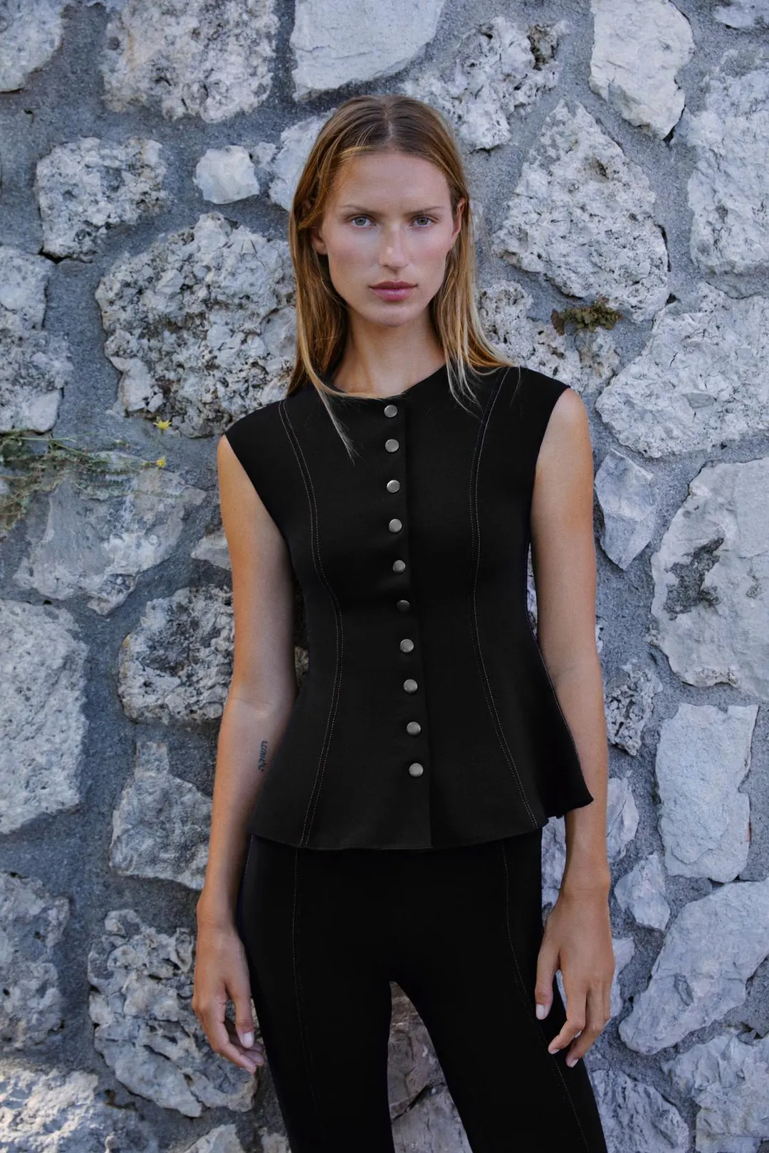 Жилет с контрастной отстрочкой, Zara