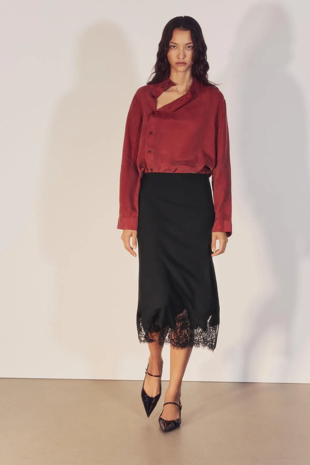 Рубашка с высоким воротником и боковой застежкой ZW Collection, Zara