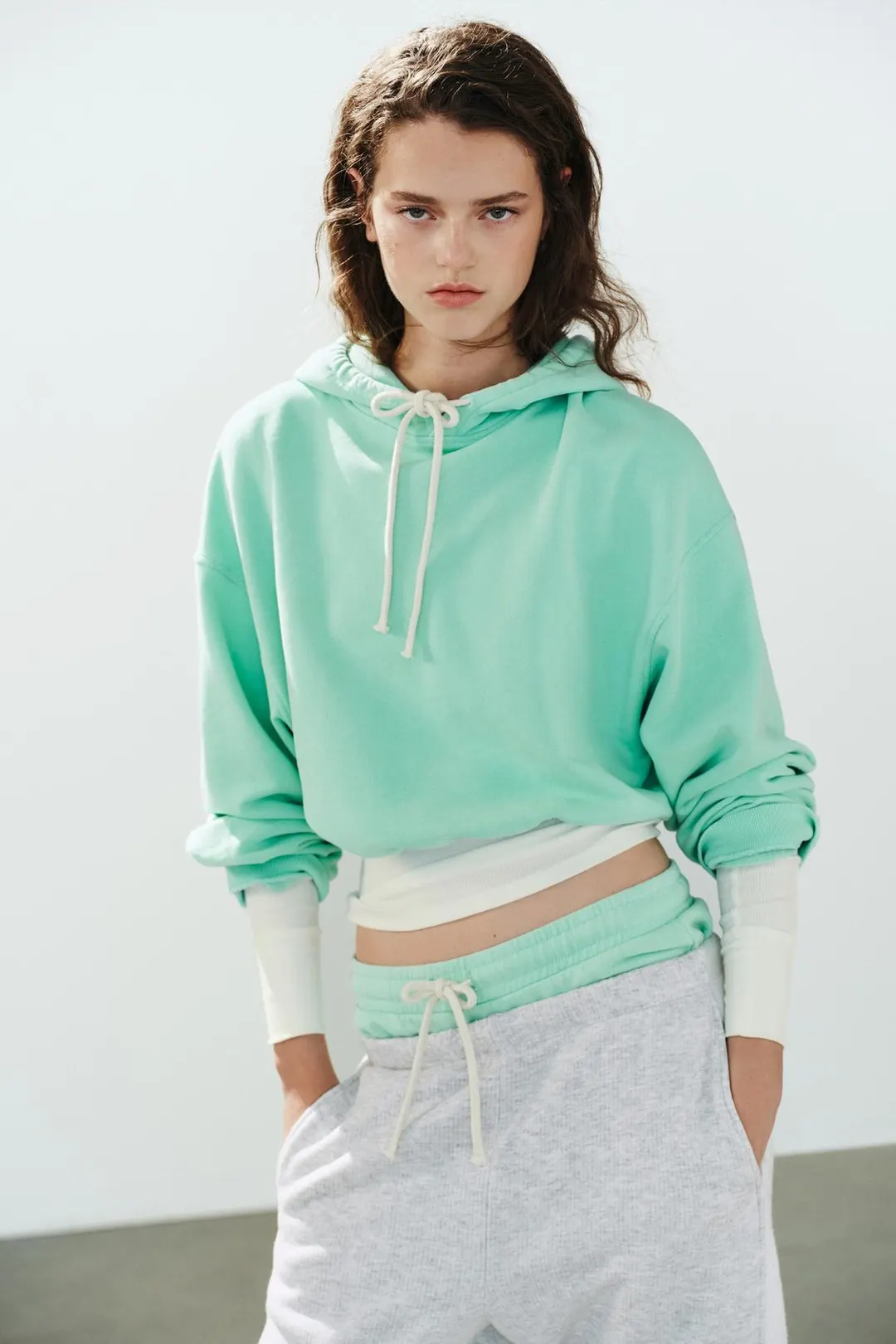Свитшот укороченный неоновый, Zara