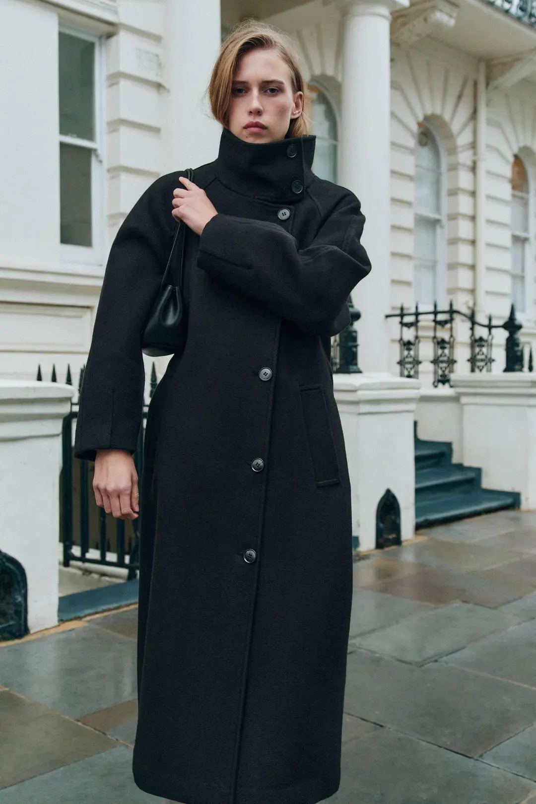 Пальто с высоким воротником и поясом, Zara