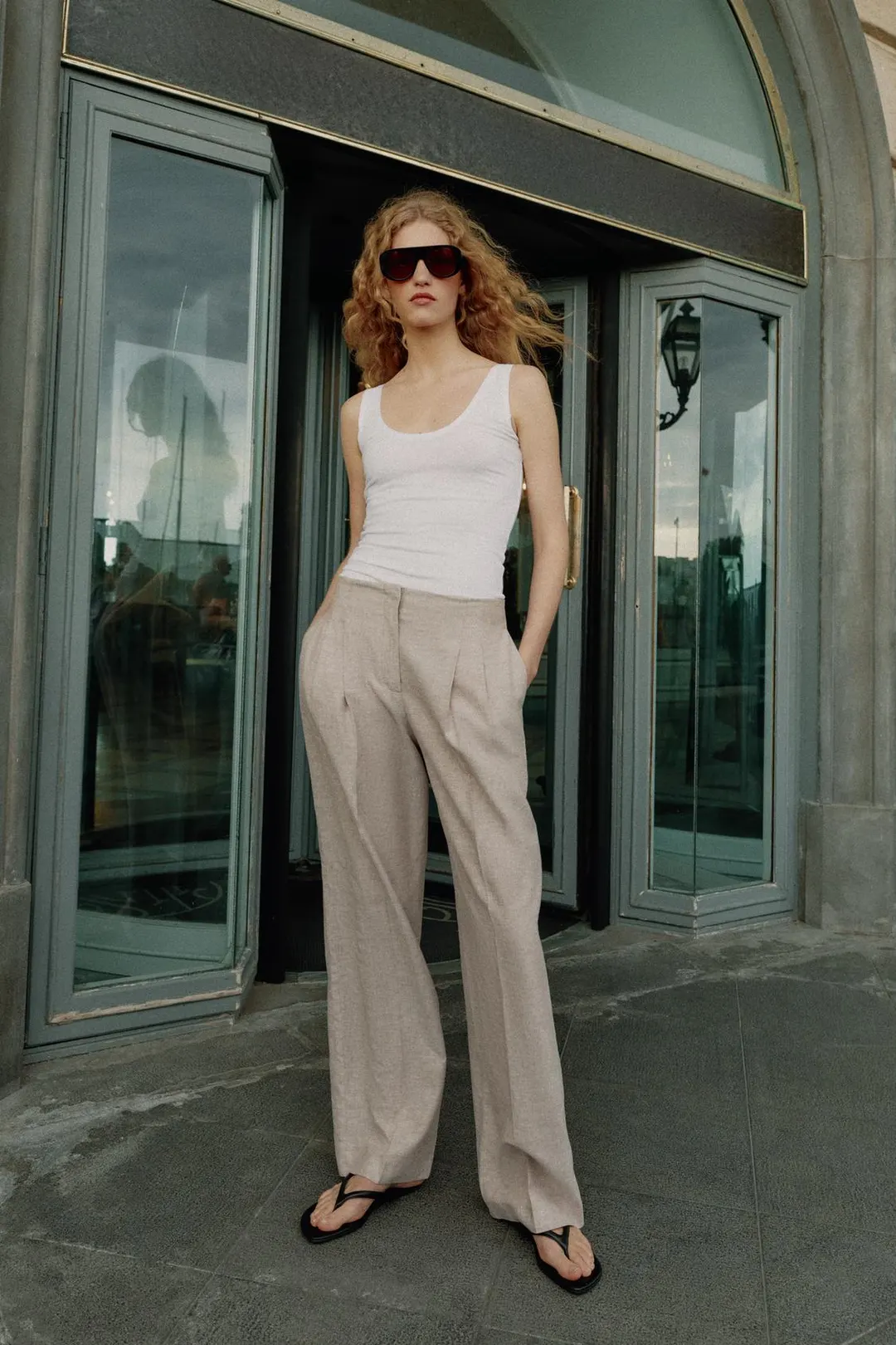 Прямые брюки из смесового льна с вытачками, Zara