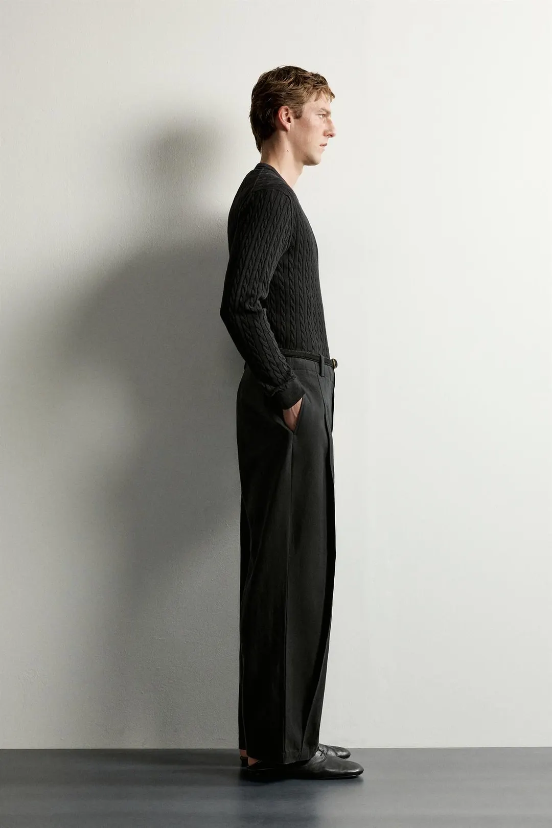 Брюки со складками из смеси лиоцелла и хлопка, Zara