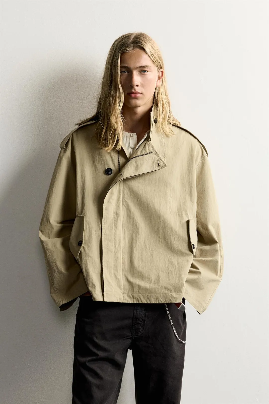 Укороченный тренч из технологичной ткани, Zara