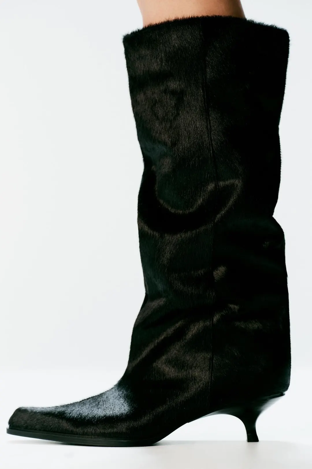 Сапоги из фактурной кожи на каблуке kitten heel, Zara