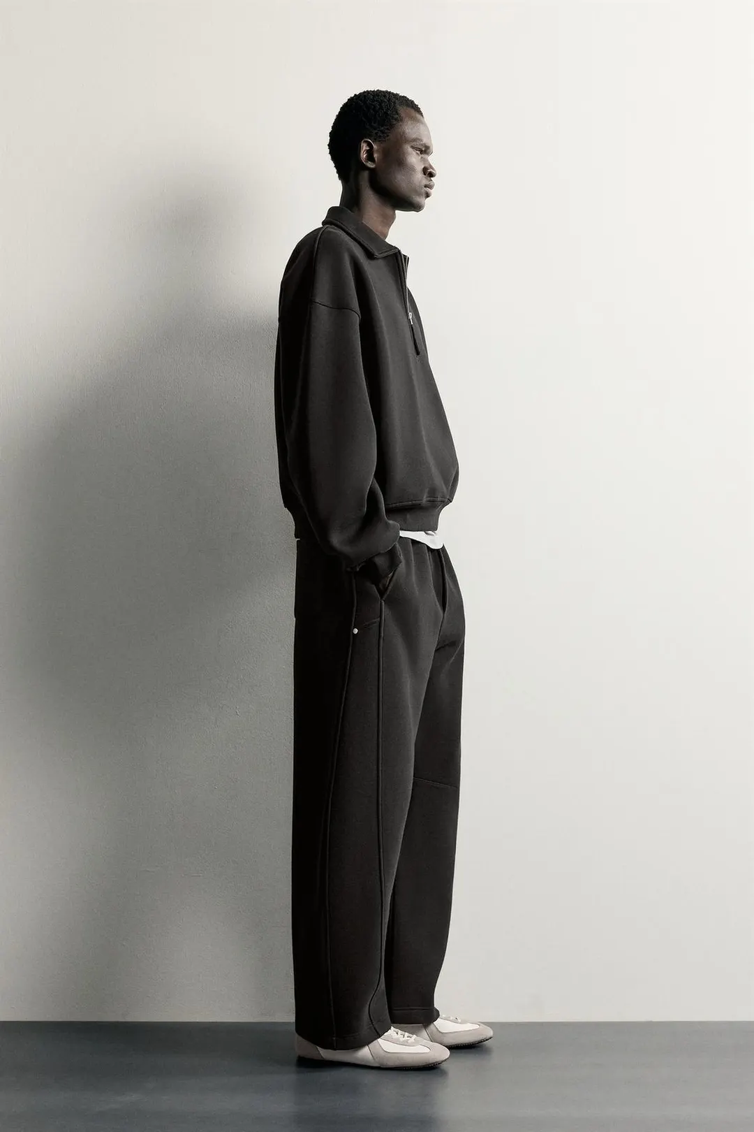Брюки-джоггеры кроя баллон со смещёнными швами, Zara