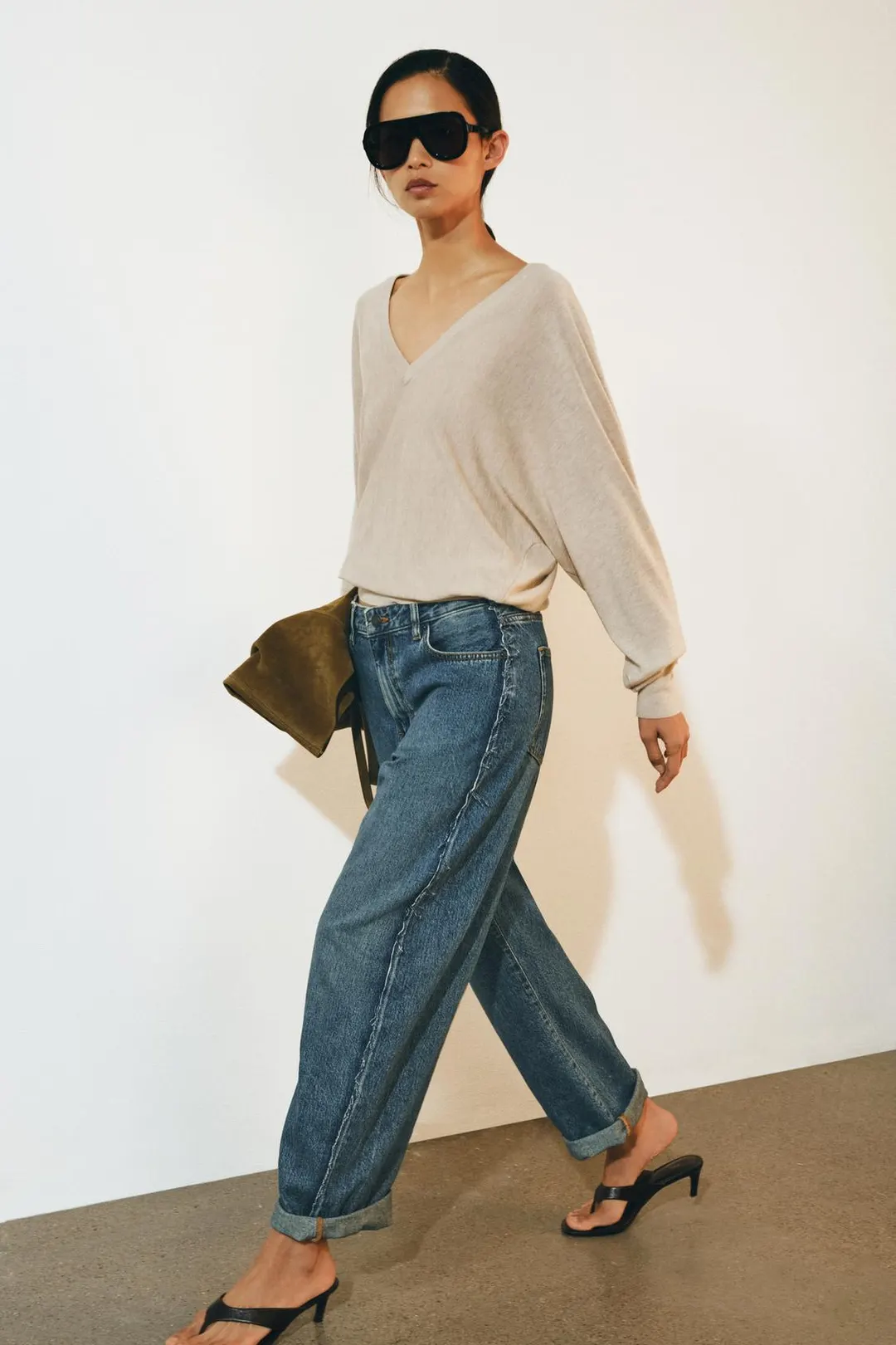 Джинсы-баллоны с отворотами и средней посадкой ZW Collection, Zara