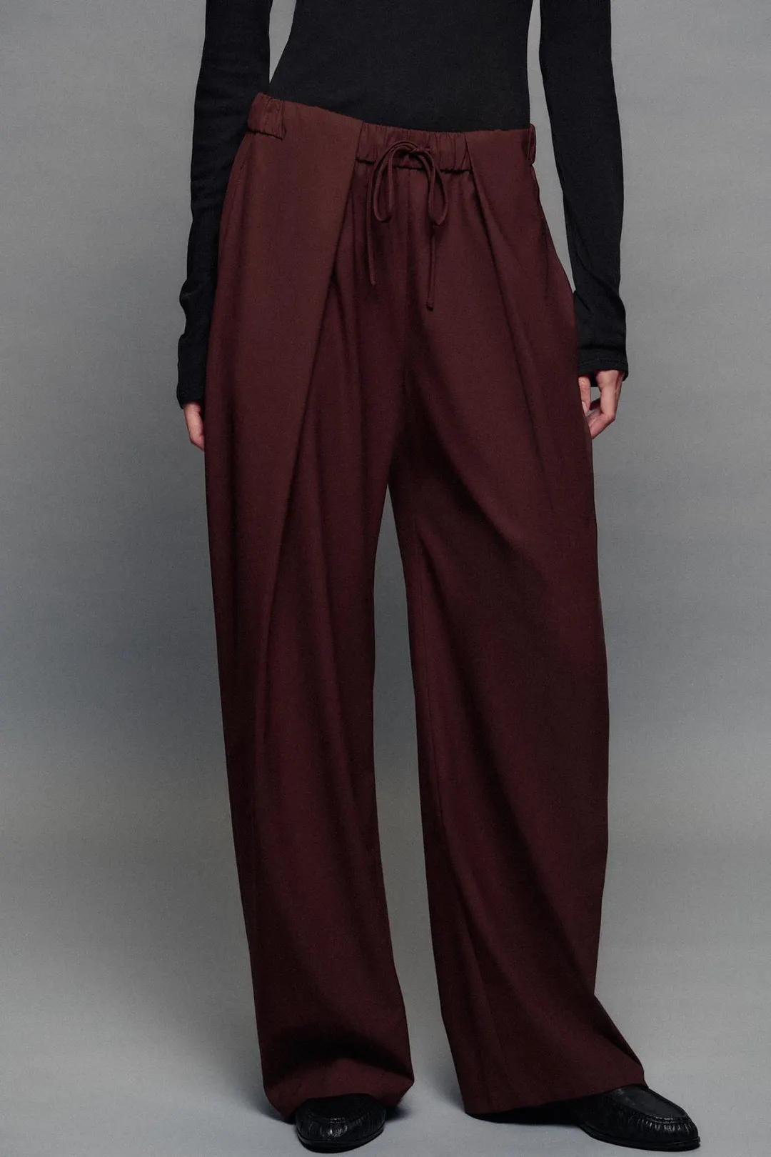Брюки со складками ZW Collection, Zara