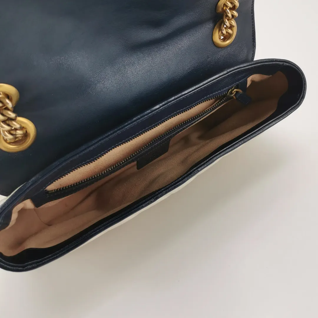Бежевая кожаная сумка GG Marmont Small с контрастной окантовкой · фото 7
