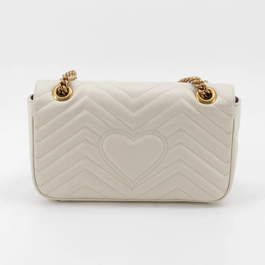Бежевая кожаная сумка GG Marmont Medium с V-образной стёжкой · фото 5